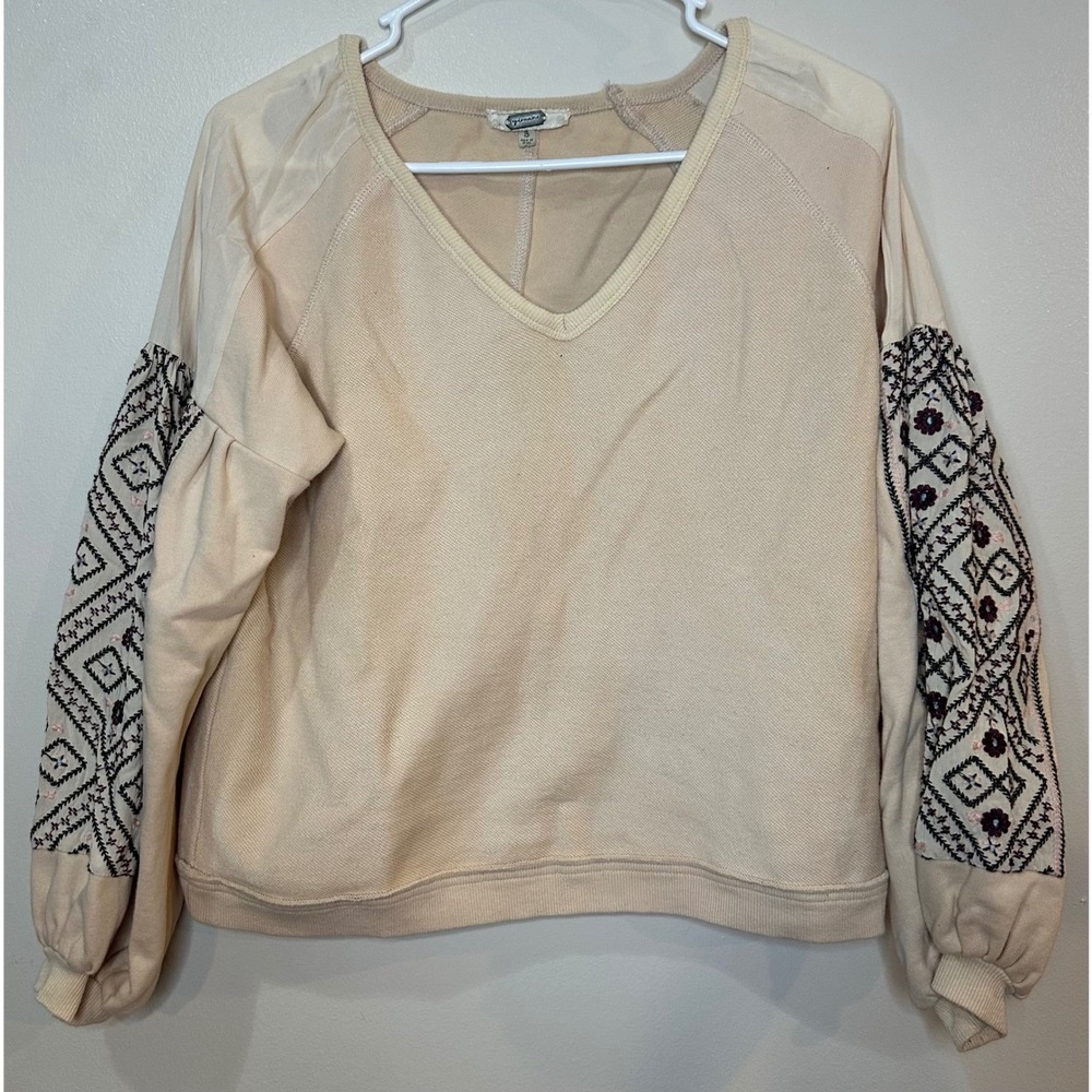 Gimmicks by BKE Embroidered Puff Sleeve V-Neck Sweatshirt Tan Women's Small